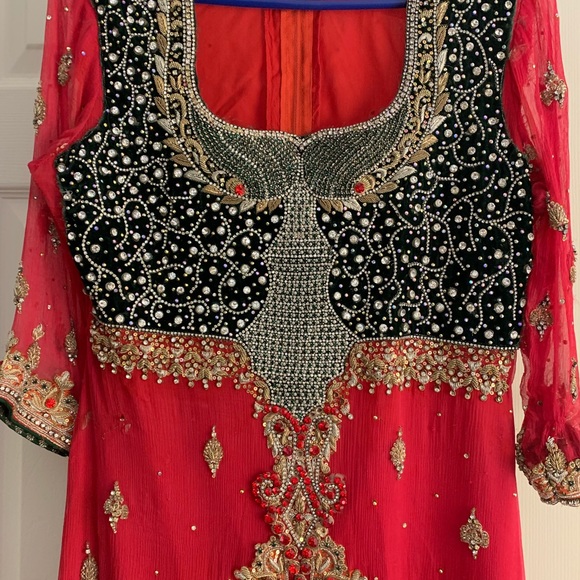 Pakistani Indian traditional bridal lenhga - Picture 5 of 8